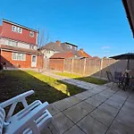 Garden 1-Bed Flat 30Min To Downtown & Free Parking