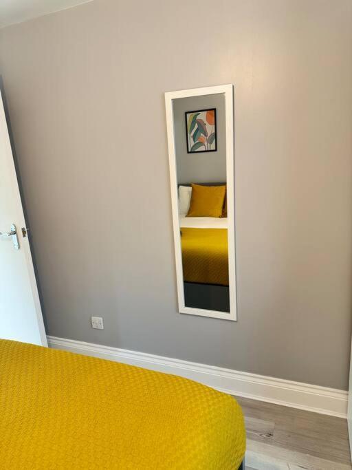 Garden 1-bed Flat 30min To Downtown & Free Parking Londra