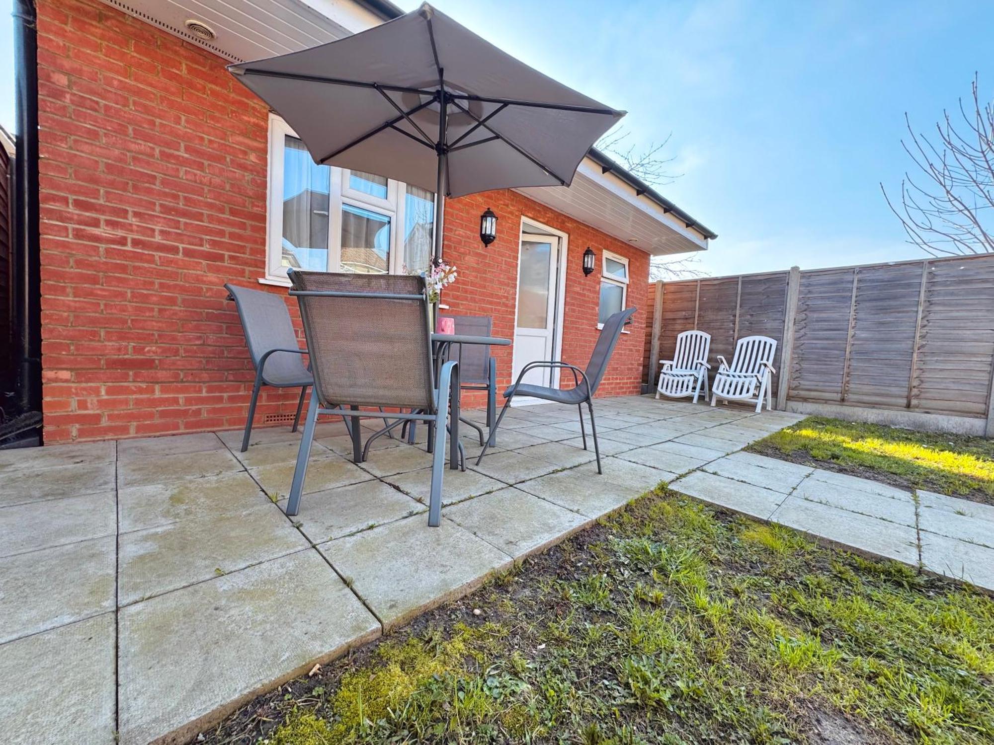 Garden 1-bed Flat 30min To Downtown & Free Parking Londra